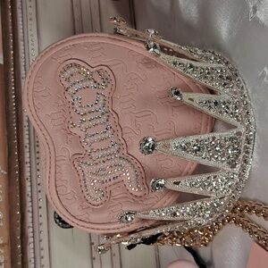 JUICY COUTURE Heart Wristlet  NWT  2063